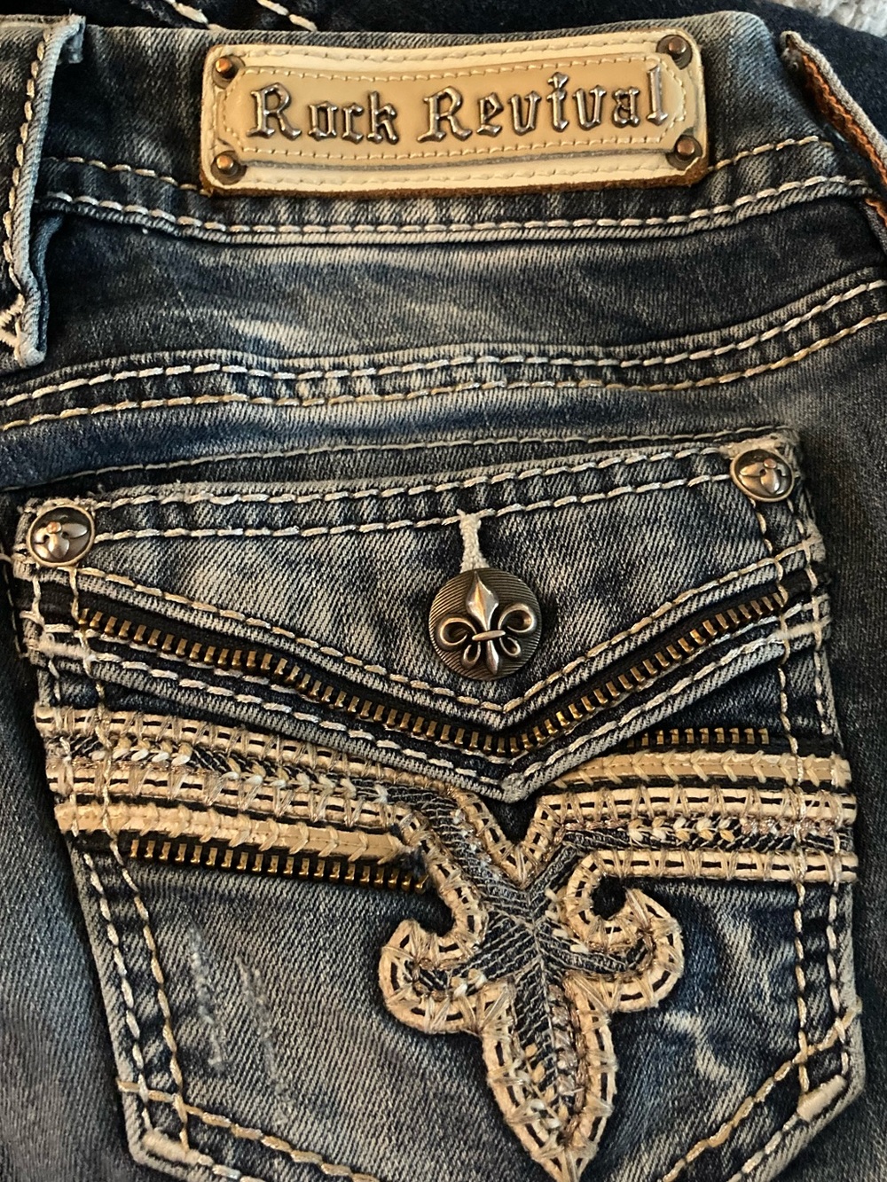 ROCK REVIVAL Lam Medium Wash Fleur-de-Lis Skinny Jeans - Size 26